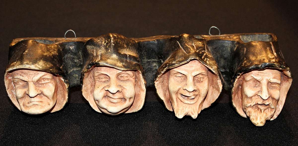 Up for sale is this Antique Chalkware Pipe Rest Gothic Smoking-Room Collectible. Measures approx. 11 1/2"L.Shipping Excludes: Alaska/Hawaii, US Protectorates, APO/FPO, PO BoxShipping Provided to the United States Only.