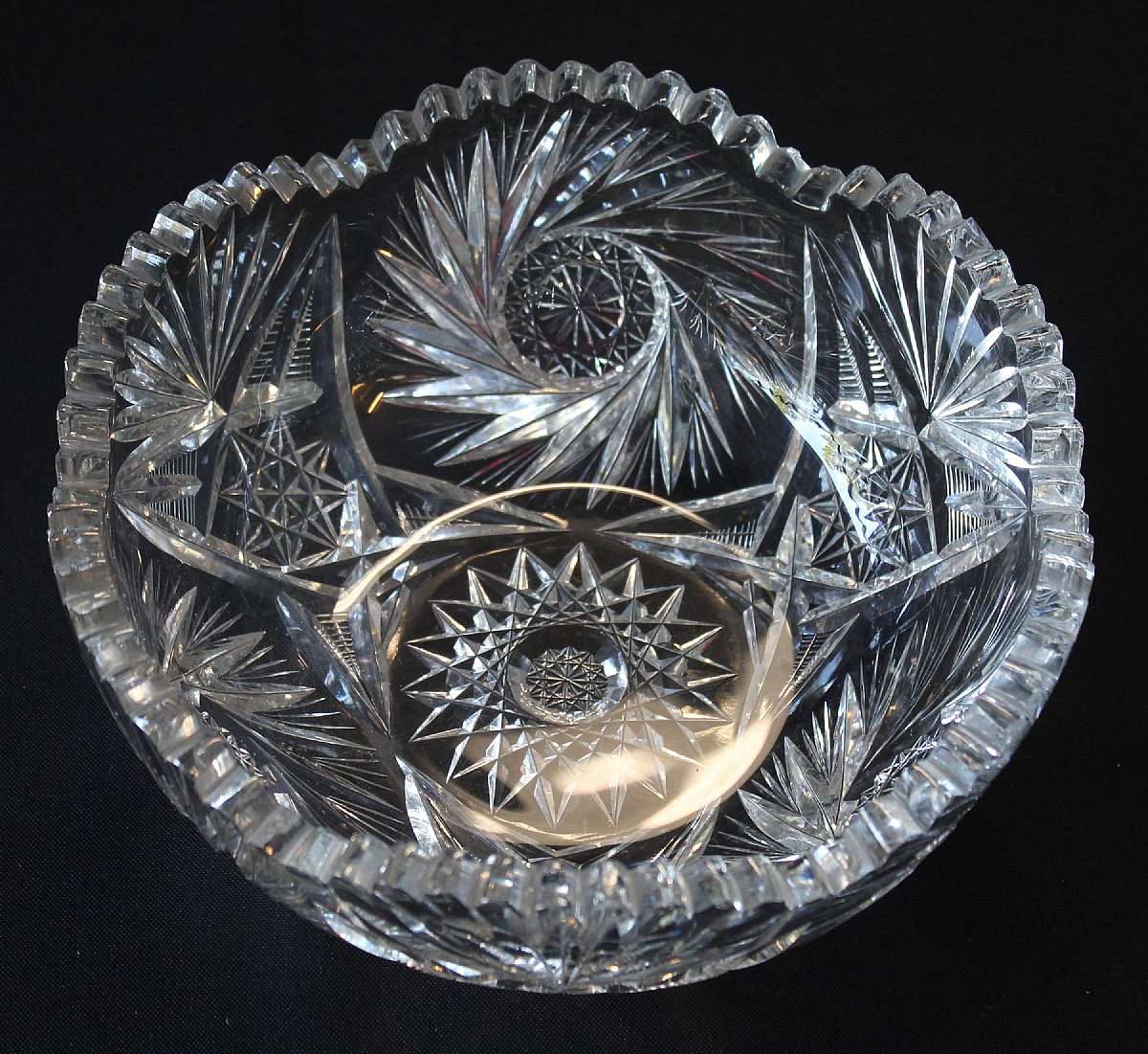 Up for sale is this Beautiful Antique Saw Tooth Rim Heavily Decorated Bowl. Measures approx. 8" wide by 3 1/2"T. This does have some flee bites.  No cracks. Shipping Excludes: Alaska/Hawaii, US Protectorates, APO/FPO, PO BoxShipping Provided t