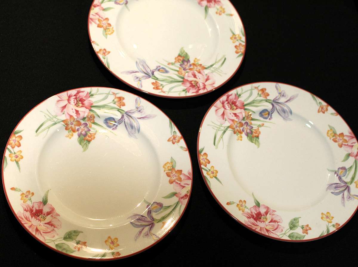 Up for sale are these Royal Albert Ophelia Set Of Three Dinner Plates in excellent condition with no chips or cracks. The Dinner plates measure approx. 10 5/8"W.  Shipping Excludes: Alaska/Hawaii, US Protectorates, APO/FPO, PO BoxShipping Provided