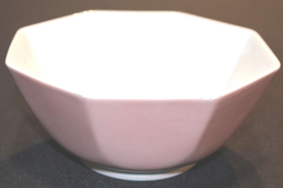 Up for sale is this Fitz & Floyd Rondelet Peach Octagonal Vegetable Bowl in great condition with no chips or cracks. The Bowl measures approx. 7"W by 3 1/8"T. Please see my other sales for more of this pattern.Shipping Excludes: Alaska/Hawa