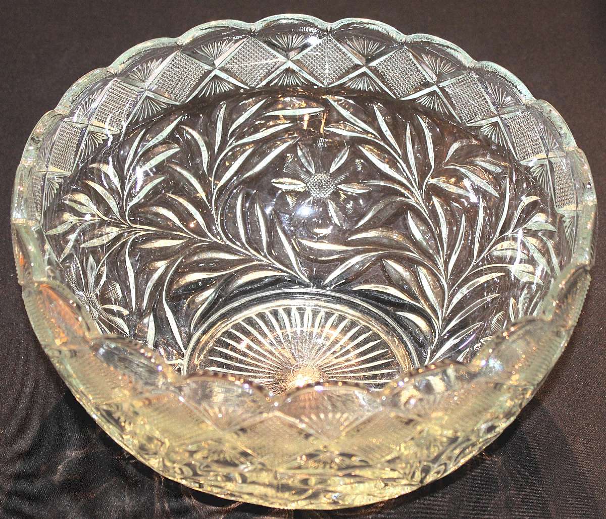 Up for sale is this Smith Glass Holiday Punch Bowl in excellent condition with no chips or cracks. The bowl measures approx. 13"W by 7 1/2" Deep.Shipping Excludes: Alaska/Hawaii, US Protectorates, APO/FPO, PO BoxShipping Provided to the United