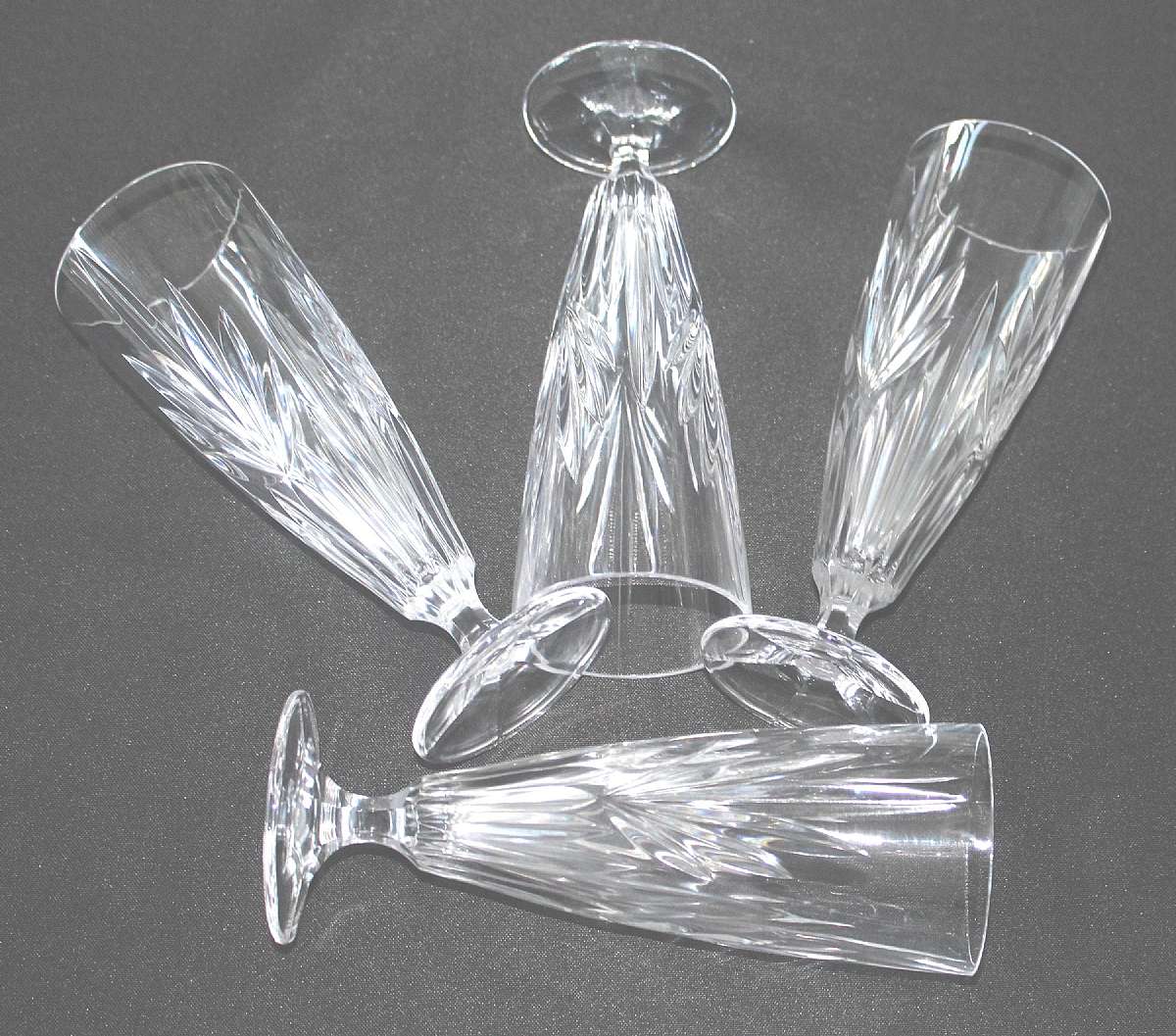Up for sale are these Princess House Royal Highlights Set Of Four Glasses in excellent condition with no chips or cracks. They measure approx. 7 7/8"T and 2 7/8â€W. Shipping Excludes: Alaska/Hawaii, US Protectorates, APO/FPO, PO BOX