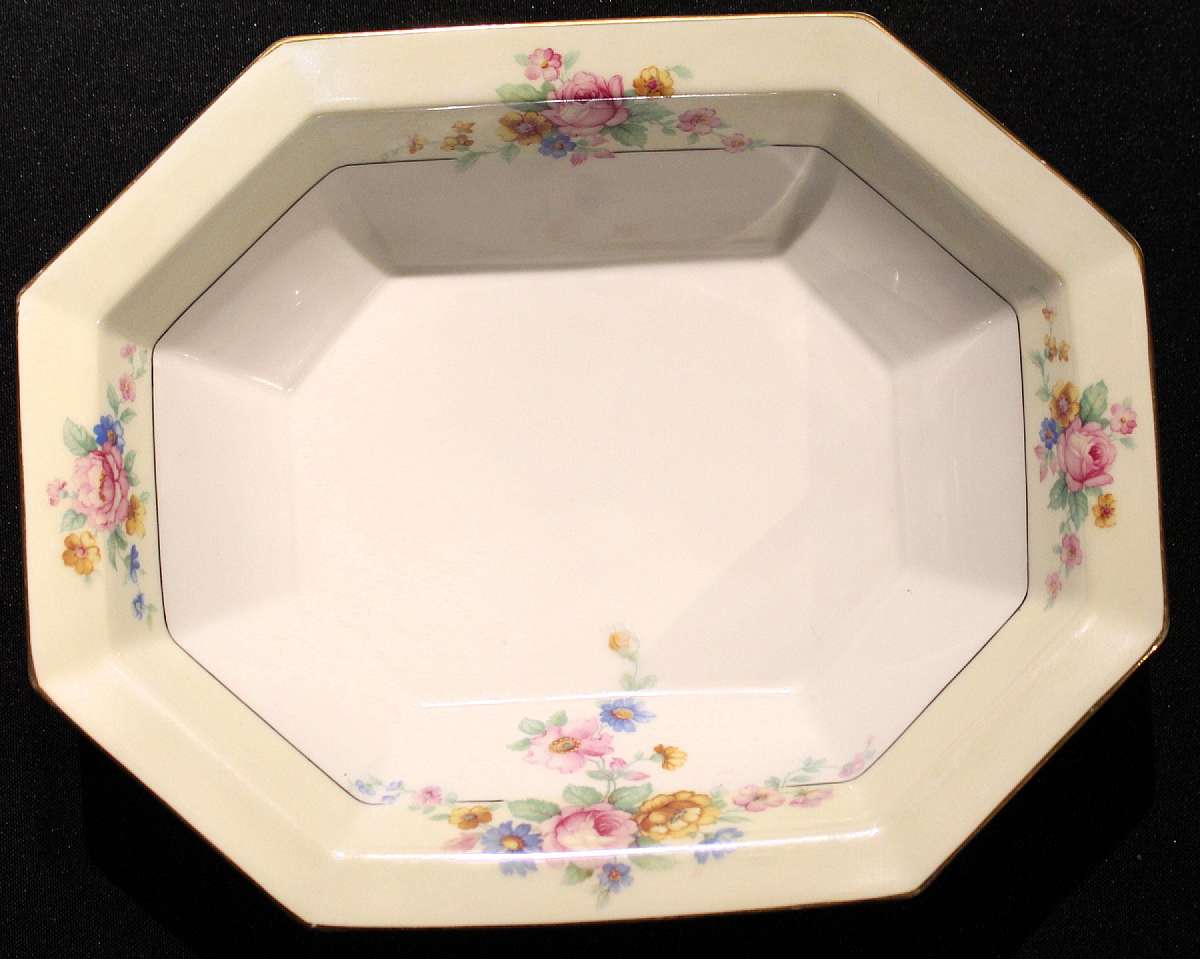Up for sale are these Tirschenreuth The Wrexham Serving Bowl in excellent condition with no chips or cracks. The bowl measures approx. 9 1/2"L by 7 1/2"W by 2"D. Shipping Excludes: Alaska/Hawaii, US Protectorates, APO/FPO, PO BoxShipping